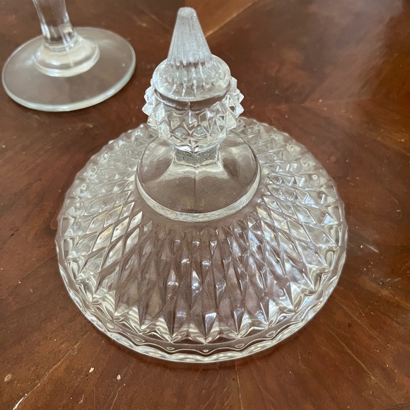 COPY - Vintage Indiana Diamond Cut Glass Pedestal Candy Dish With Cover - Picture 3 of 10
